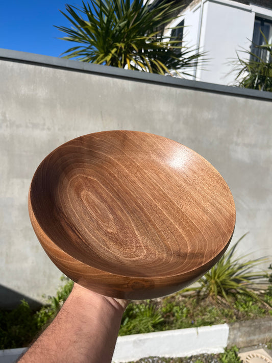 Petit saladier en noyer massif – 25 cm