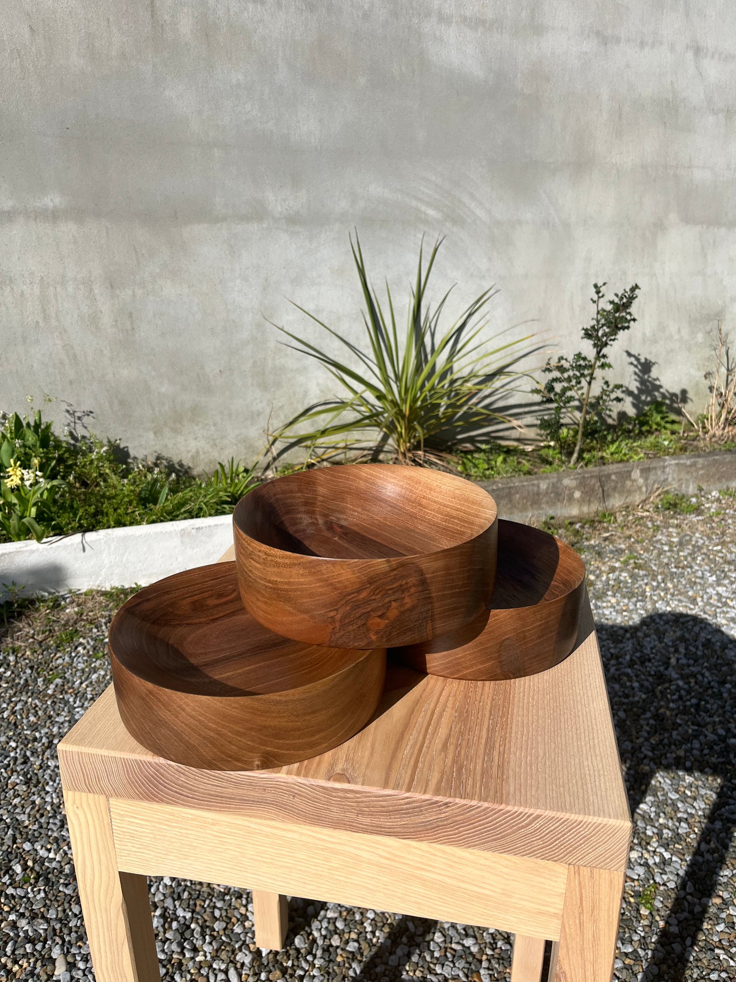 Set de 3 assiettes creuses en noyer massif – 21,5 cm